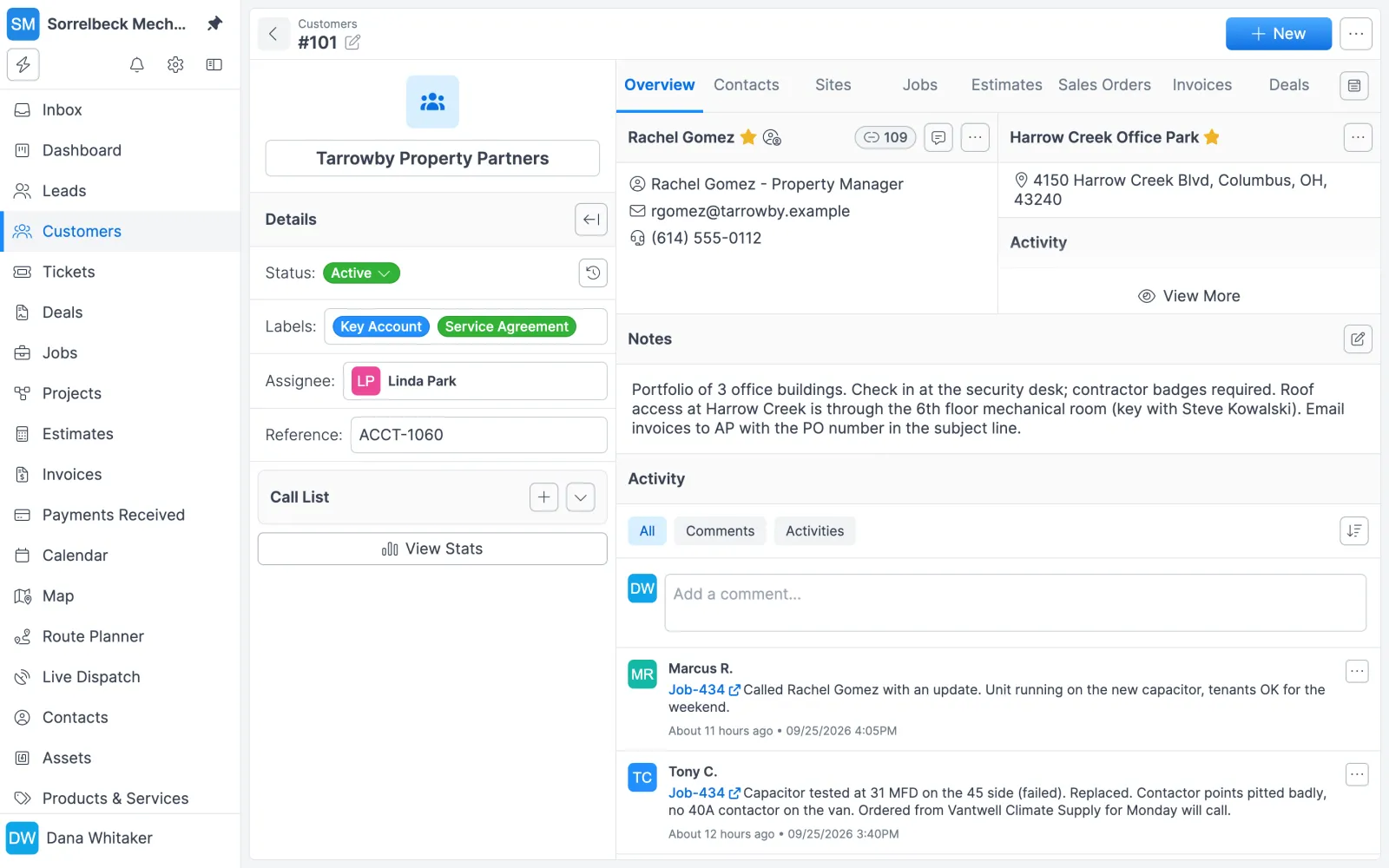 Ficha de cliente en Forz de Tarrowby Property Partners con el contacto principal, el sitio de servicio, notas de la cuenta y la actividad de los técnicos